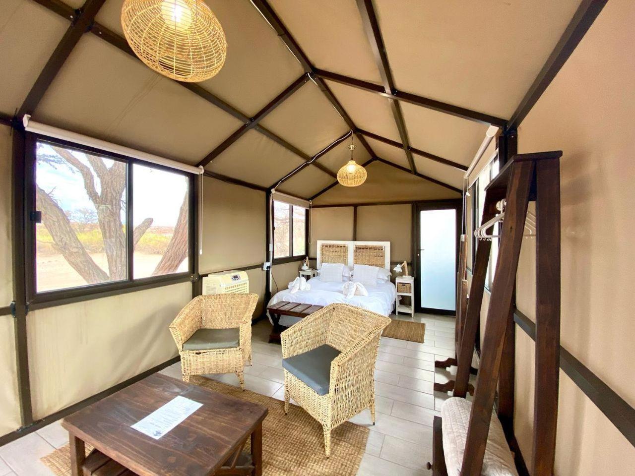 Brandberg White Lady Lodge Uis Екстер'єр фото